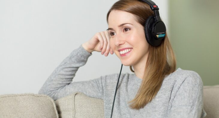 Czy słuchanie muzyki pomaga w nauce języka angielskiego?